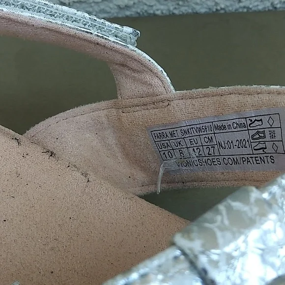 VIONIC Sandals - Picture 8 of 12